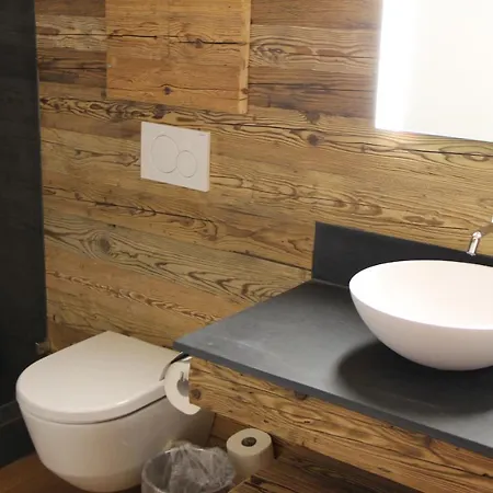 Erezsaesshuette بيت خشبي *