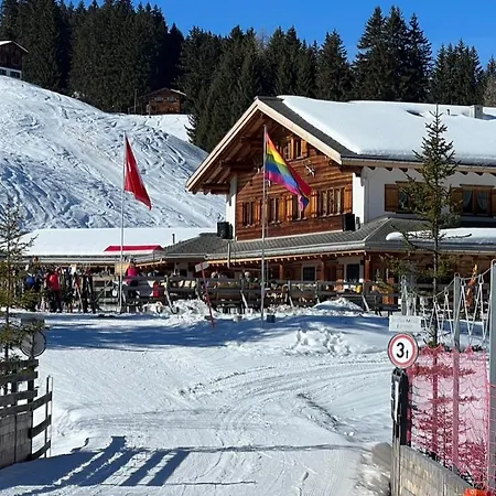 Alojamento de Turismo Selvagem Erezsaesshuette Klosters-Serneus