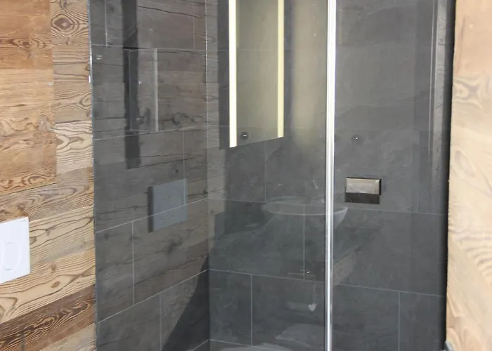 Alojamento de Turismo Selvagem Erezsaesshuette Klosters-Serneus